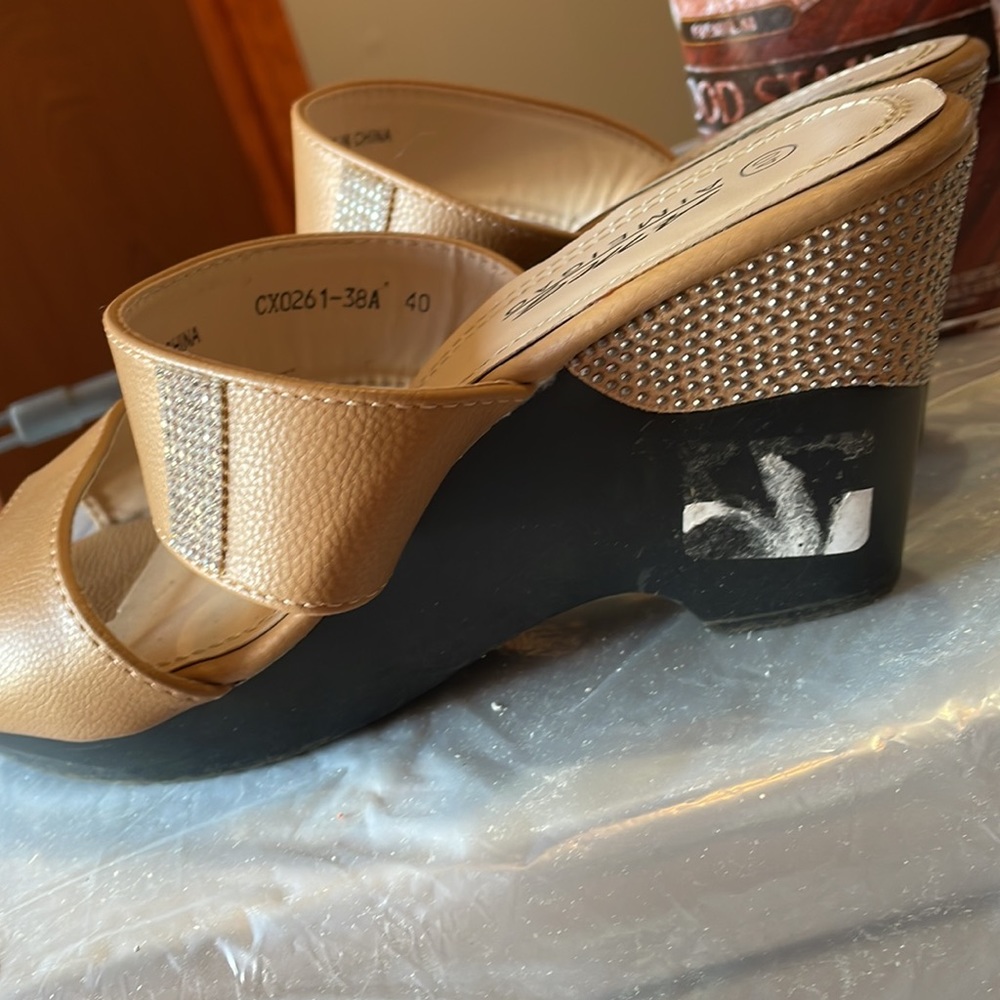 Sandal - Picture 2 of 7